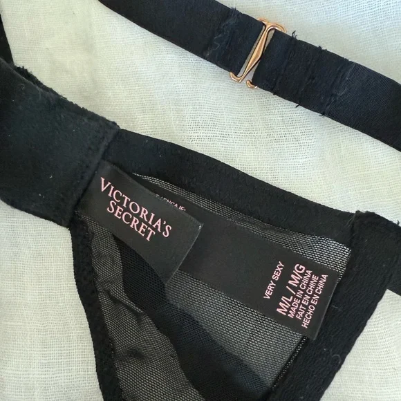 Victoria’s Secret Garter Belt - Picture 6 of 7